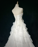 Unique Bridal Gown Ball Gown Strapless Lace Sleeveless White 50s Wedding Dresses Modest Bridal Gowns HZ1121