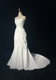 Retro Bridal Gown 1960s A line Strapless Sleeveless Chiffon Pleated Beads Long White Wedding Dresses Elegant Bridal Gowns HZ1121