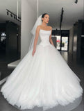 Unique Bridal Gown Ball Gown Strapless Tulle Sleeveless White Wedding Dresses Modest Bridal Gowns HZ1121