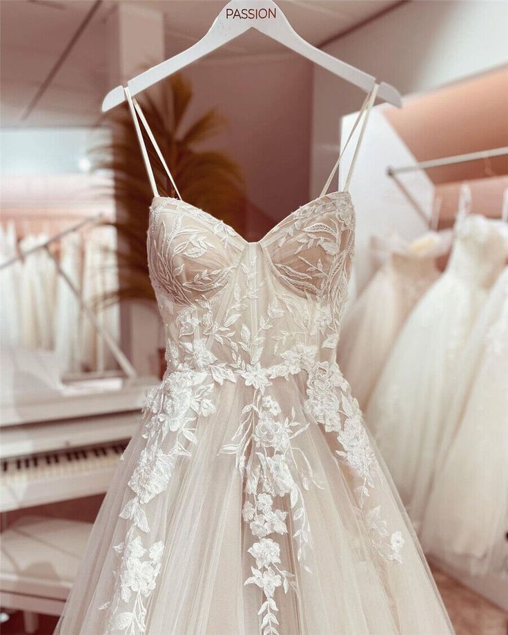 Classic Bridal Gown A line Spaghetti Straps Lace White Wedding Dresses Minimalist Bridal Gowns HZ1121