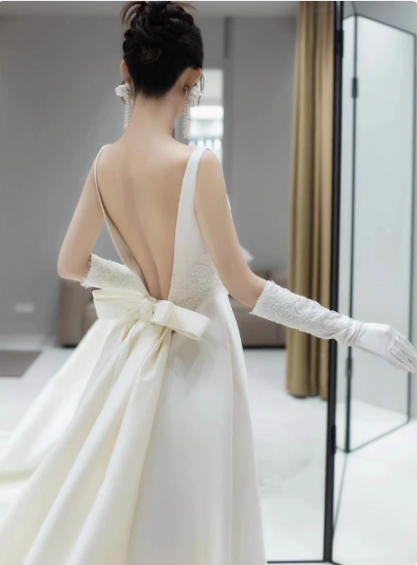 Classic Bridal Gown A line Scoop Satin White Wedding Dresses Minimalist Bridal Gowns HZ1121