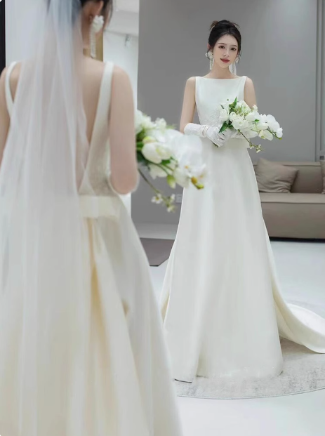 Classic Bridal Gown A line Scoop Satin White Wedding Dresses Minimalist Bridal Gowns HZ1121