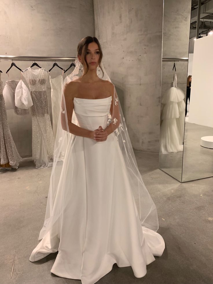 Classic Bridal Gown A line Strapless Satin White Wedding Dresses Minimalist Bridal Gowns HZ1121