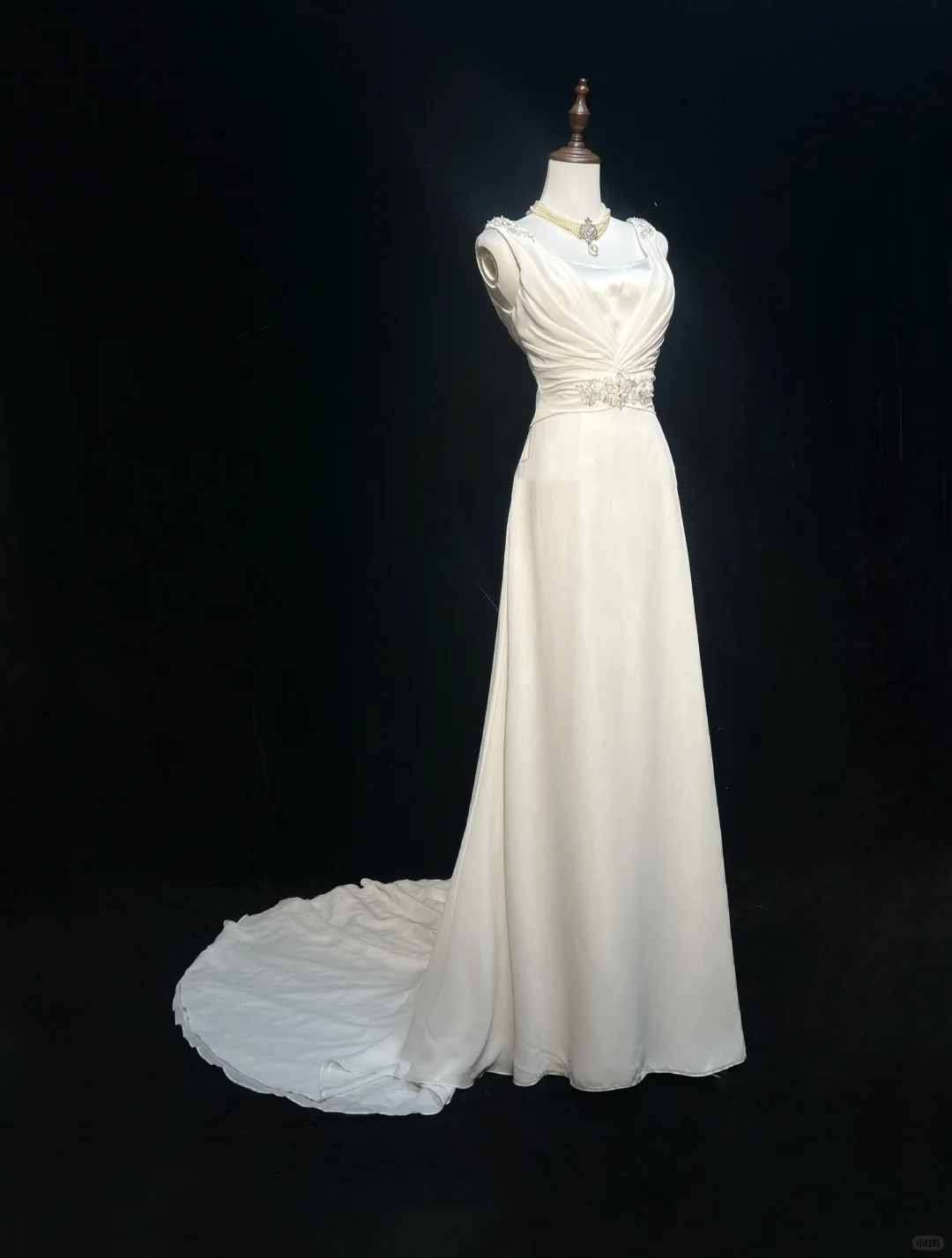 Classic Bridal Gown A line V Neck Chiffon Beads White Wedding Dresses Minimalist Bridal Gowns HZ1121