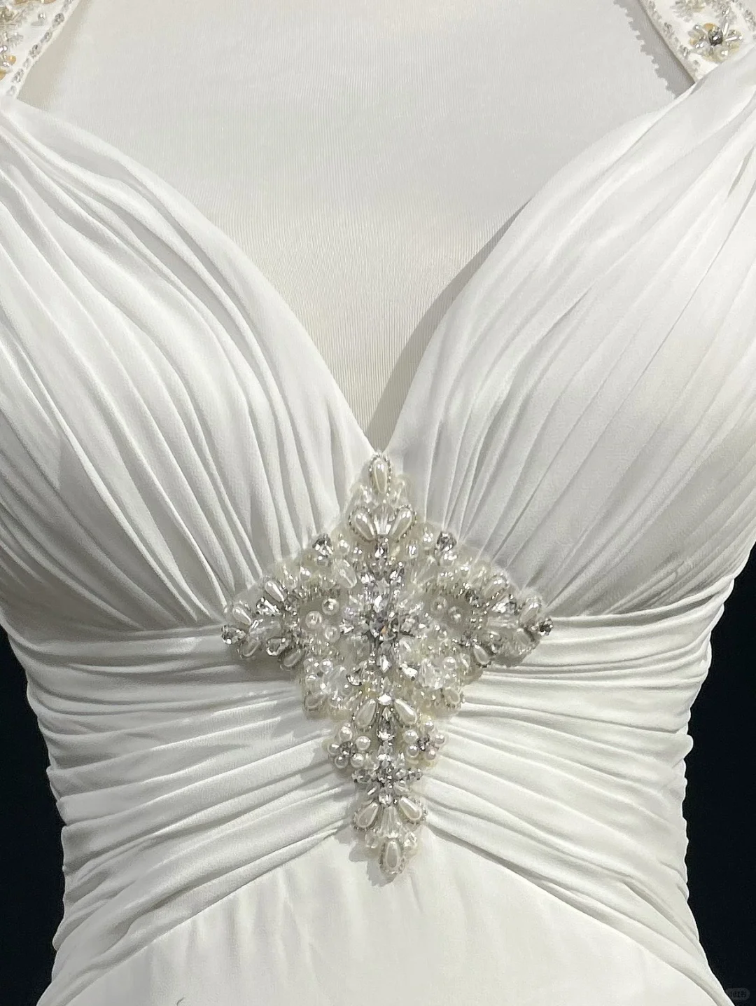 Classic Bridal Gown A line Halter Chiffon White Wedding Dresses Minimalist Bridal Gowns HZ1121