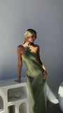 Modest Sheath Halter Neck Green Satin 20th Birthday Dress Prom Dress 21st Birthday Outfits For Women HZ1121