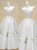 Pretty Wedding Dress Ball Gown Strapless Satin Beads White Long Wedding Dresses Bridal Gowns HZ1121