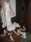 Pretty Wedding Dress Sheath Strapless Satin Sleeveless White Wedding Dresses Bridal Gowns With Cape HZ1121