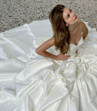 Beautiful Ball Gown Sweetheart Sleeveless White Satin Wedding Dress Modest Wedding Dresses Princess Wedding Gowns HZ1121